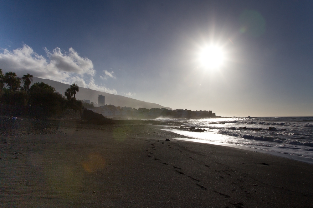 teneriffa_puerto_cruz_strand_dunkler_sandstrand_03