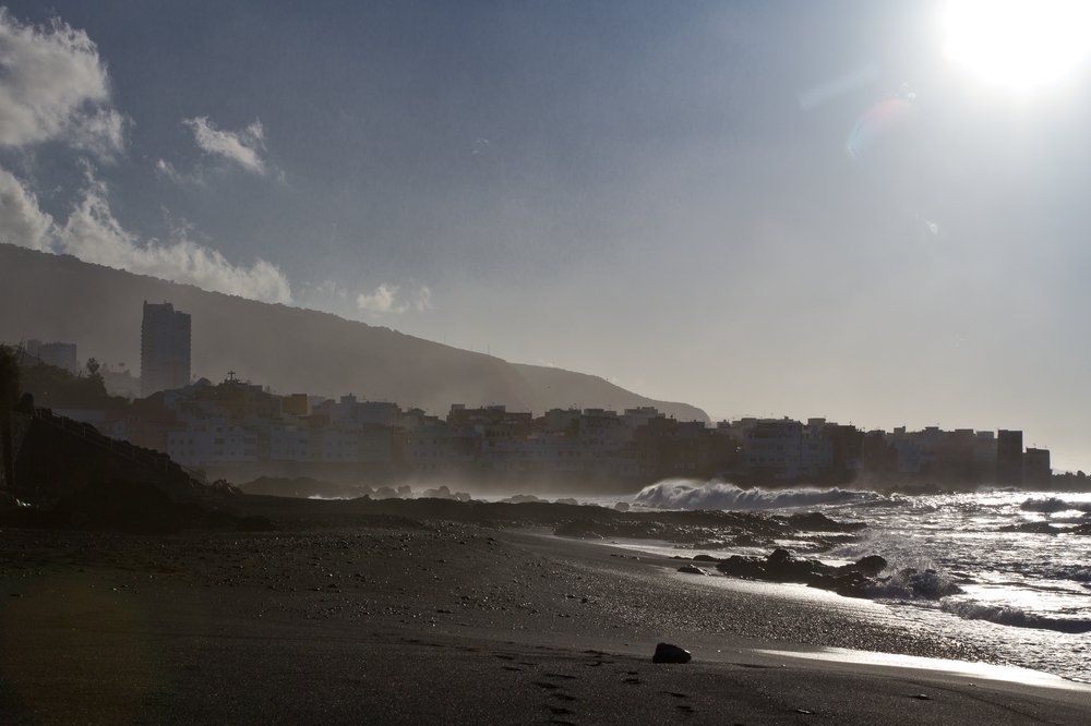 teneriffa_puerto_cruz_strand_dunkler_sandstrand_04