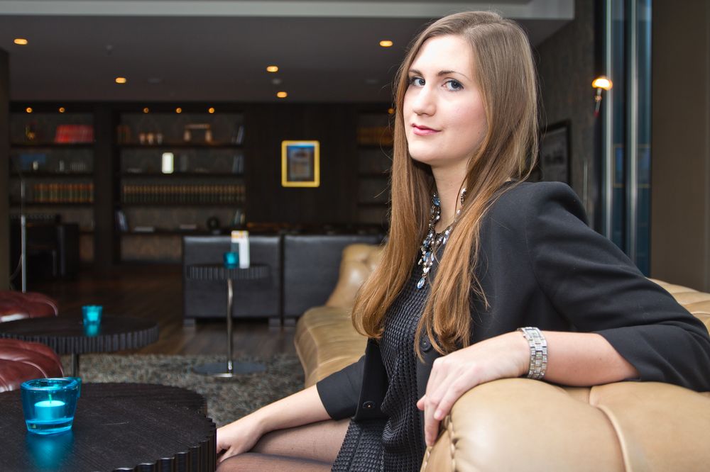 motel_one_muenchen_ana_alcazar_kleid_outfit_05