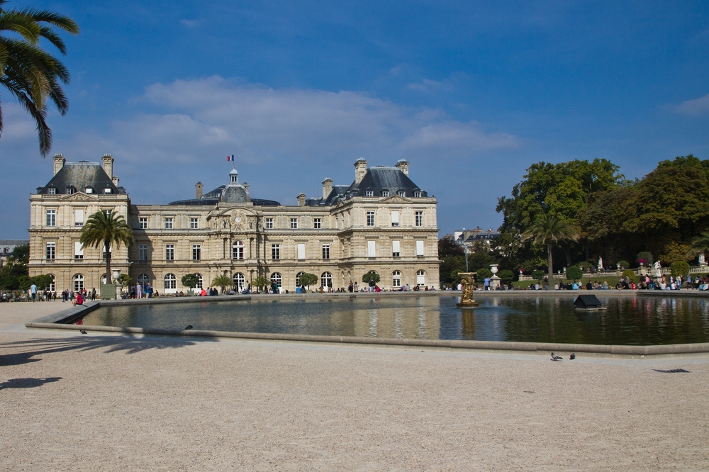 Paris_Jardin_Luxembourg_Senat_Outfit_Fashion_Week_02