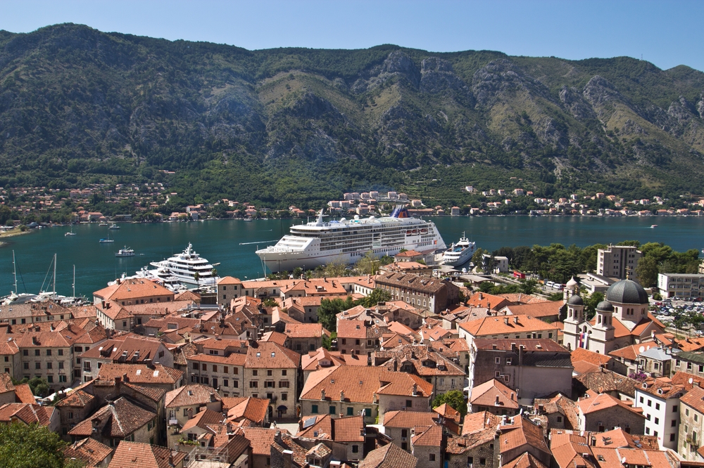 ms-europa-2_luxus_kreuzfahrt_kotor_montenegro_05