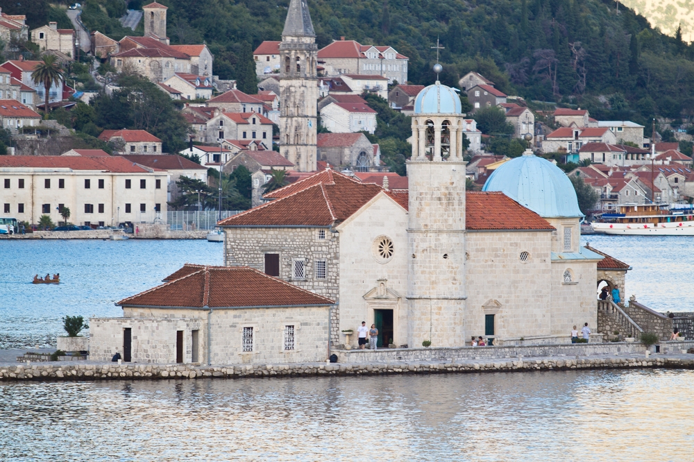 ms-europa-2_luxus_kreuzfahrt_kotor_montenegro_12