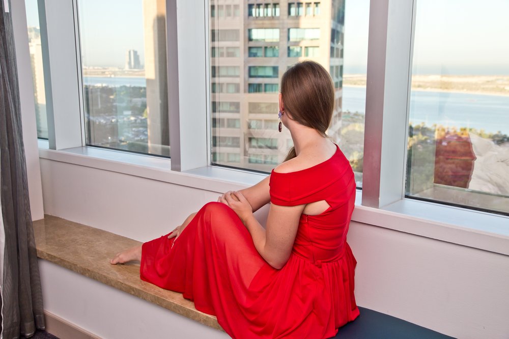 outfit_hotel_le-meridien_rotes_kleid_prada_outlet_05