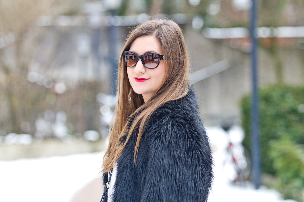 outfit_fake_fur_asos_rebecca_minkoff_mini_bag_winter_fashionblog_06