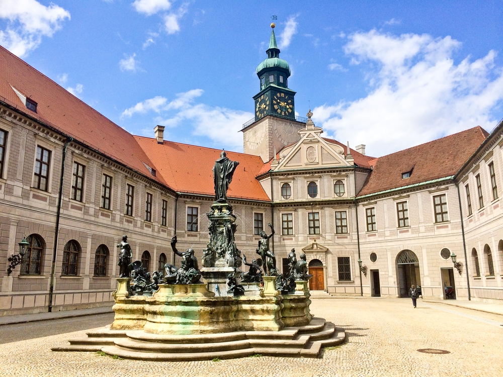muenchen_fruehling_hofgarten_bayerische_staatskanzlei_nationalmuseum_sehenswuerdigkeiten_03
