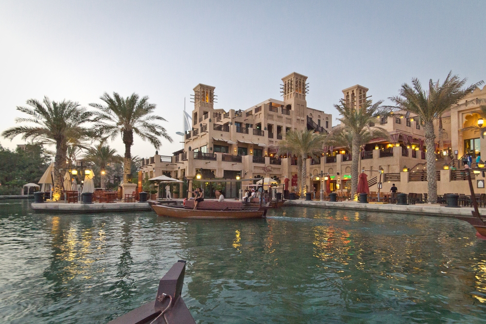 dubai_vae_burj_khalifa_armani_hotel_deli_restaurant_souk_madinat_hotel_29