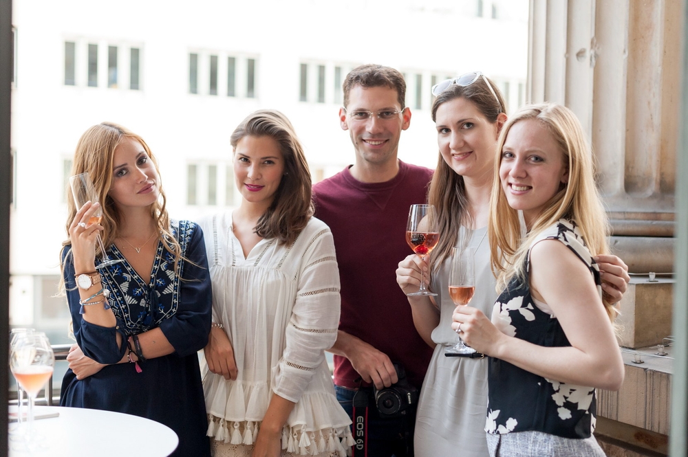 sofitel_munich_bayerpost_veuve_clicquot_ring_for_champagne_hotel_muenchen_05