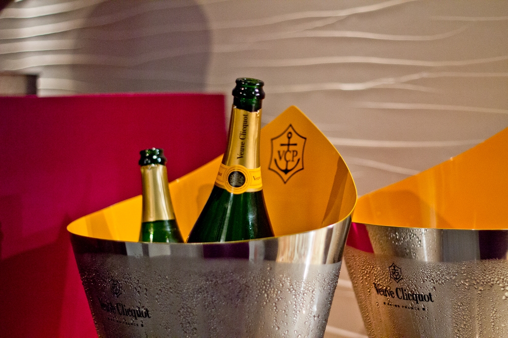 sofitel_munich_bayerpost_veuve_clicquot_ring_for_champagne_hotel_muenchen_18
