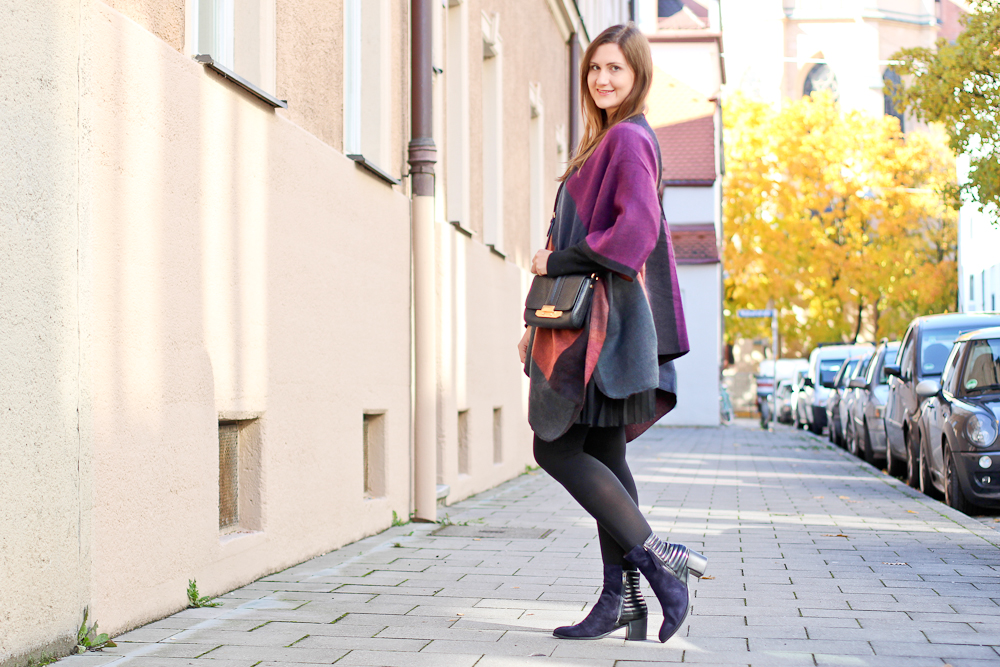 poncho_cape_herbst_outfit_rebecca_minkoff_tasche_tamaris_stiefeletten_06