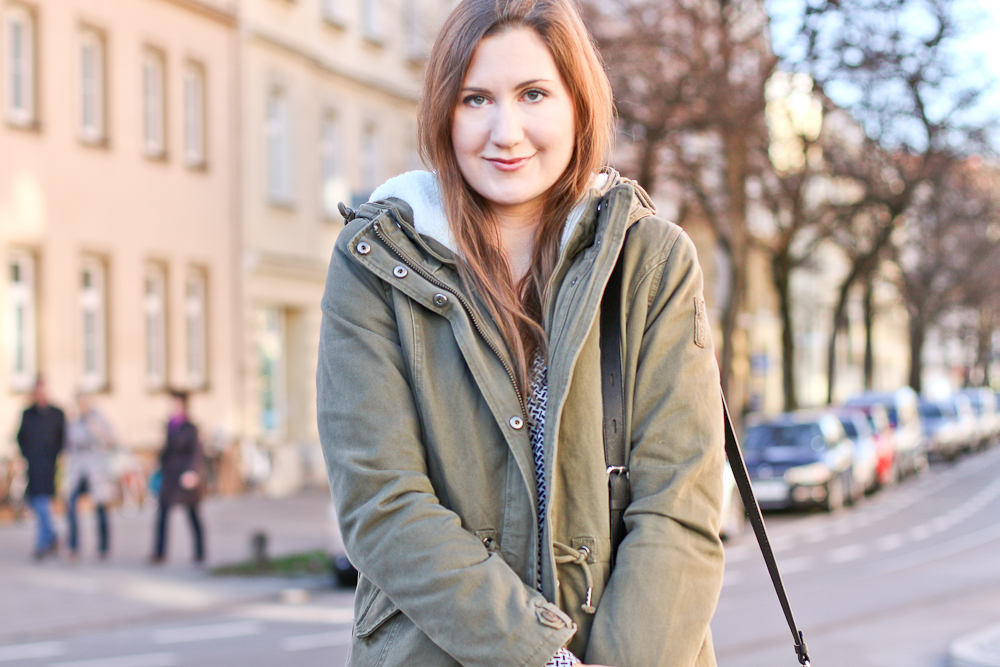 outfit_bomboogie_parka_karl_kagerfeld_tasche_klassik_bag_poi_lei_boots_04
