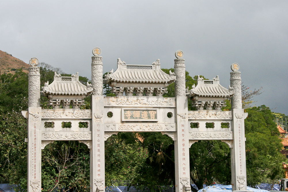 hongkong_china_blog_reiseblog_reisetagebuch_lantau_lamma_island_big_buddha_temple_10000_buddhas_avenue_stars_nan_lian_garden_05