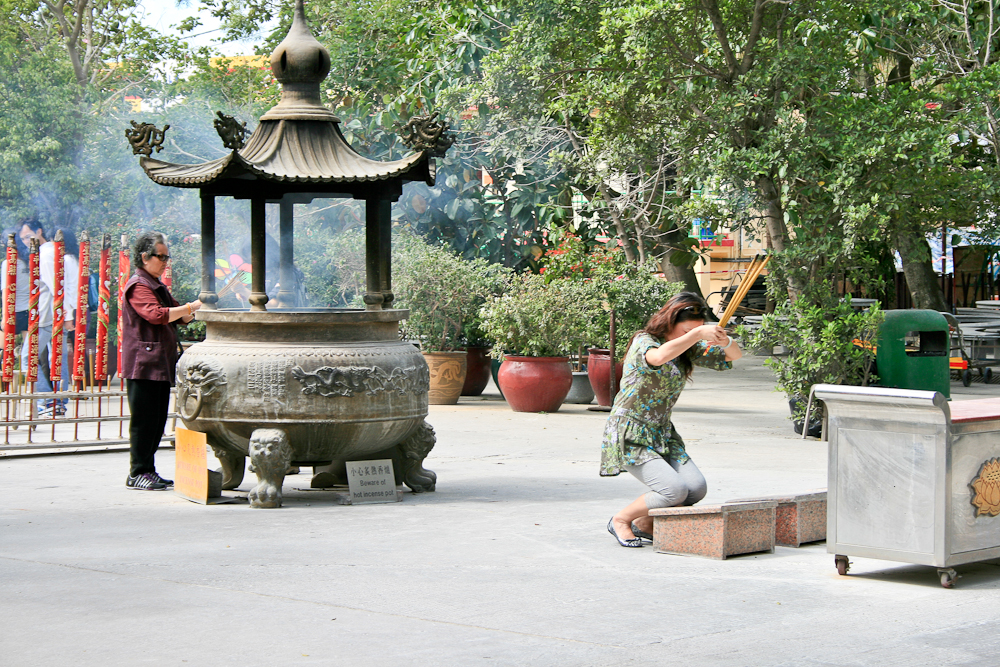 hongkong_china_blog_reiseblog_reisetagebuch_lantau_lamma_island_big_buddha_temple_10000_buddhas_avenue_stars_nan_lian_garden_09