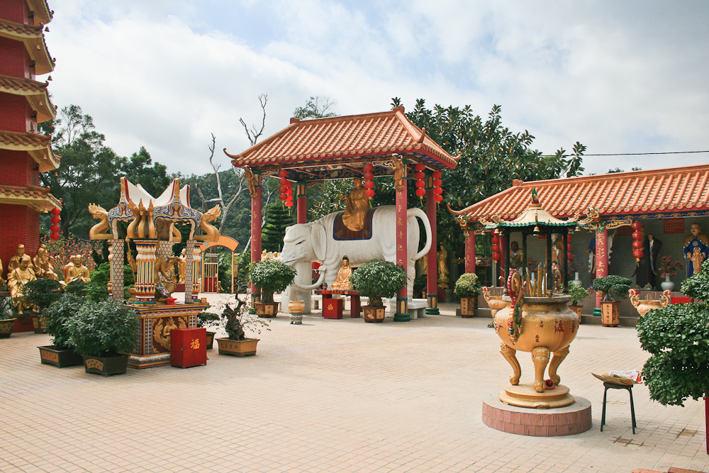 hongkong_china_blog_reiseblog_reisetagebuch_lantau_lamma_island_big_buddha_temple_10000_buddhas_avenue_stars_nan_lian_garden_15