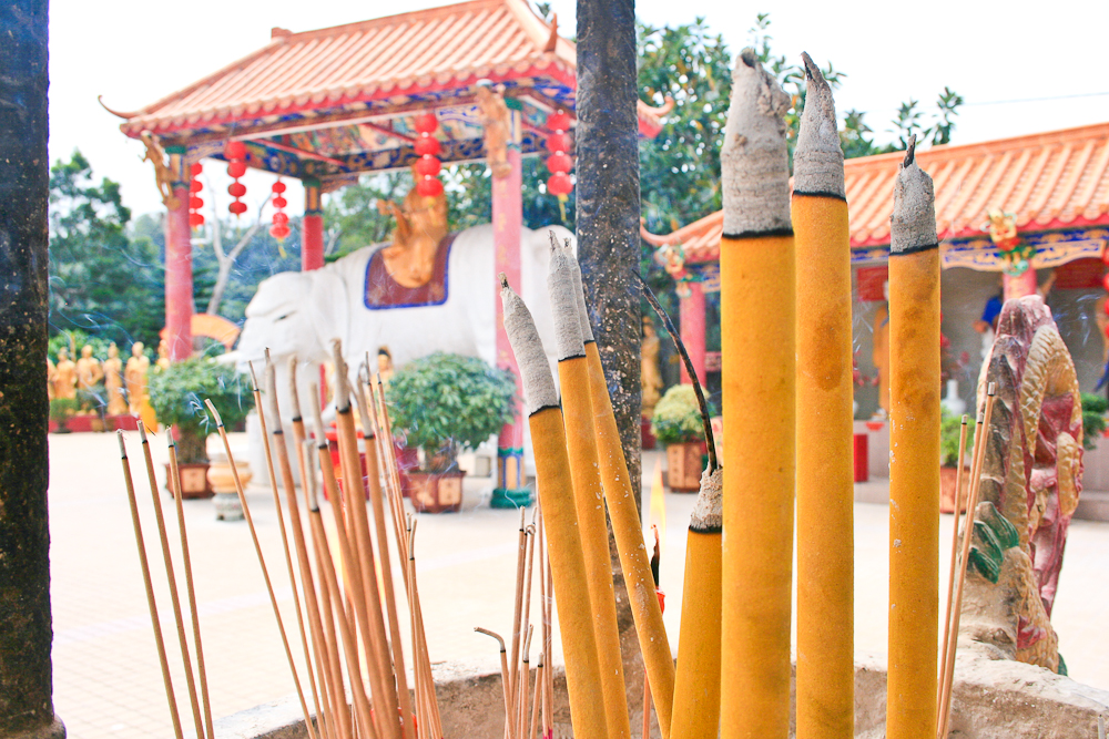 hongkong_china_blog_reiseblog_reisetagebuch_lantau_lamma_island_big_buddha_temple_10000_buddhas_avenue_stars_nan_lian_garden_16