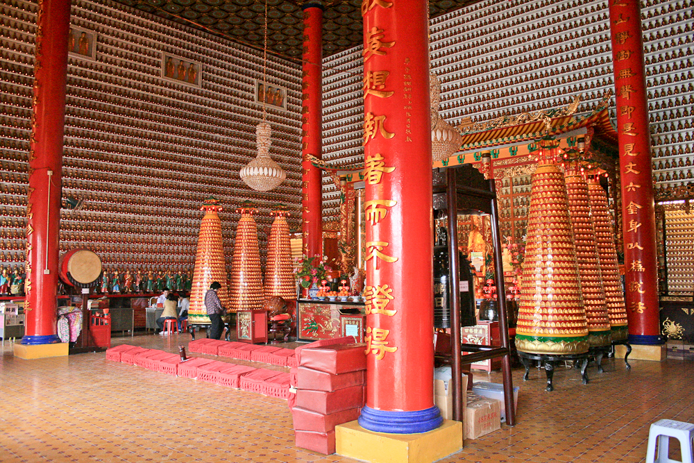 hongkong_china_blog_reiseblog_reisetagebuch_lantau_lamma_island_big_buddha_temple_10000_buddhas_avenue_stars_nan_lian_garden_17