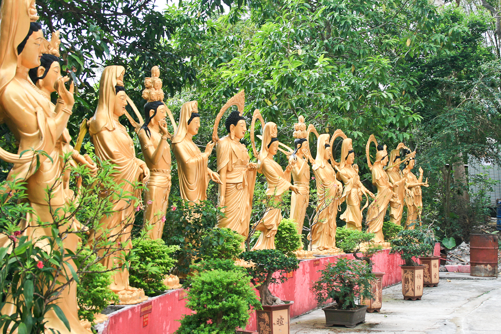 hongkong_china_blog_reiseblog_reisetagebuch_lantau_lamma_island_big_buddha_temple_10000_buddhas_avenue_stars_nan_lian_garden_18