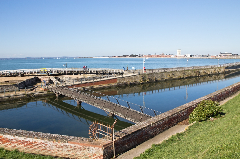 portsmouth_gunwharf_quays_hms_victory_spinnaker_tower_05