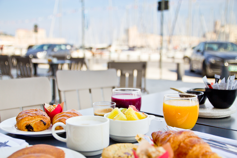marseille_suedfrankreich_reiseblog_roadtrip_vieux-port_sacre-coeur-de-la-garde_radisson_blu_pool_dach_10