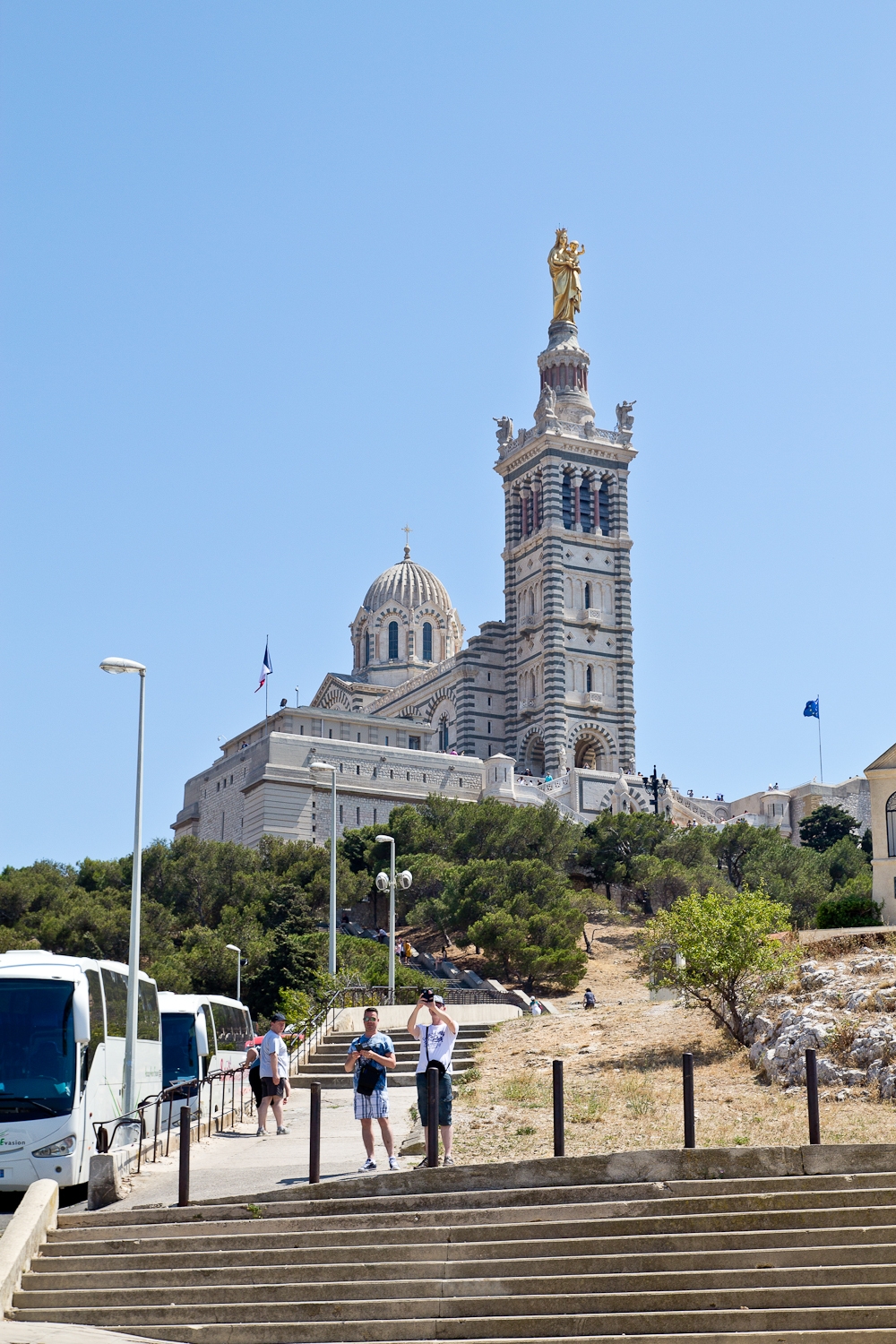 marseille_suedfrankreich_reiseblog_roadtrip_vieux-port_sacre-coeur-de-la-garde_radisson_blu_pool_dach_39