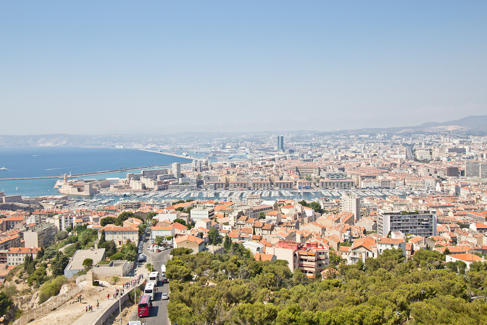 marseille_suedfrankreich_reiseblog_roadtrip_vieux-port_sacre-coeur-de-la-garde_radisson_blu_pool_dach_43