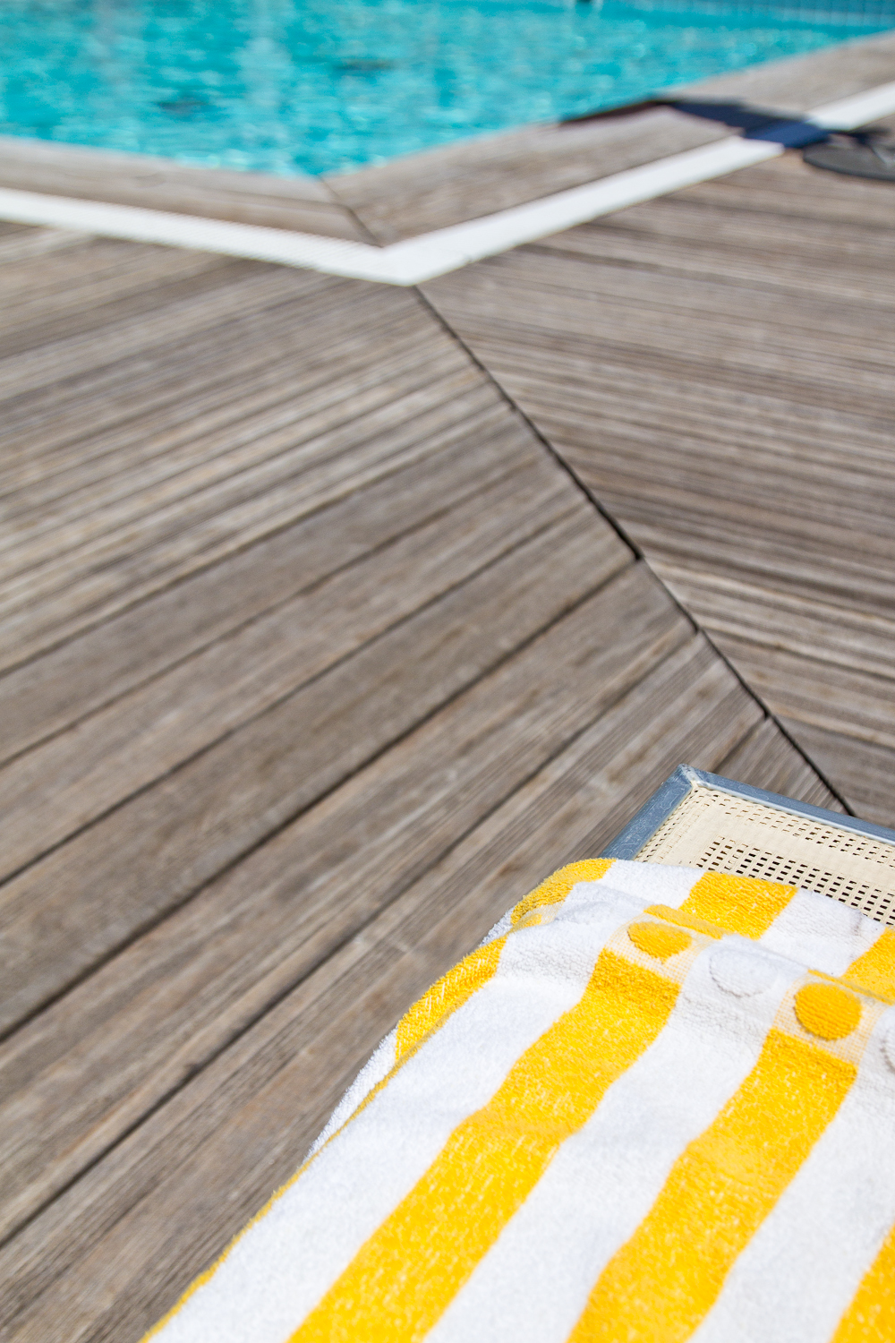 pool_jumpsuit_playsuit_marseille_dachterrasse_07